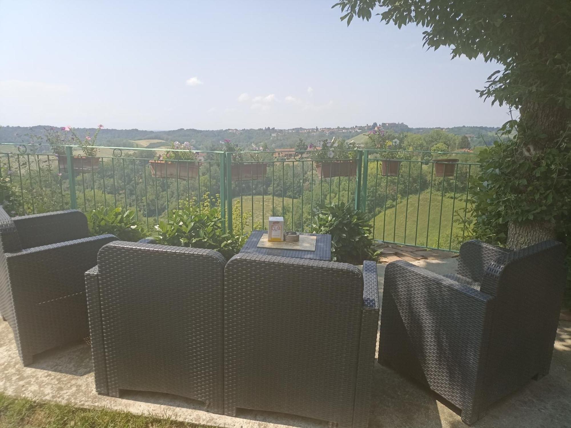 La Terrazza Apartment อัสตี ภายนอก รูปภาพ